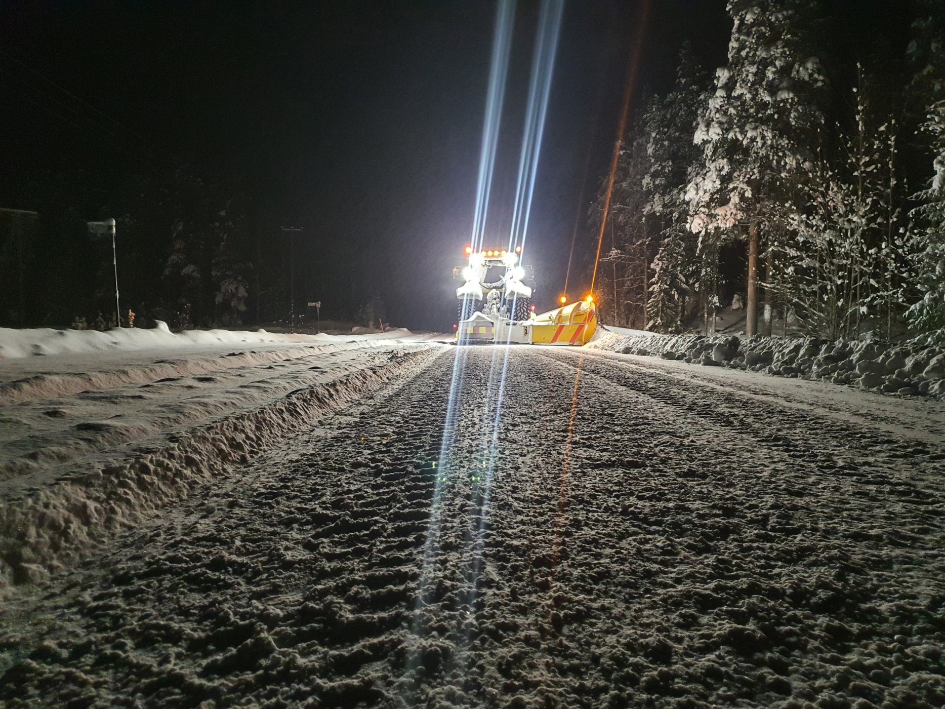 Vuomet vallileikkuri-sivurauta Valtra T5-sarjassa piemessä